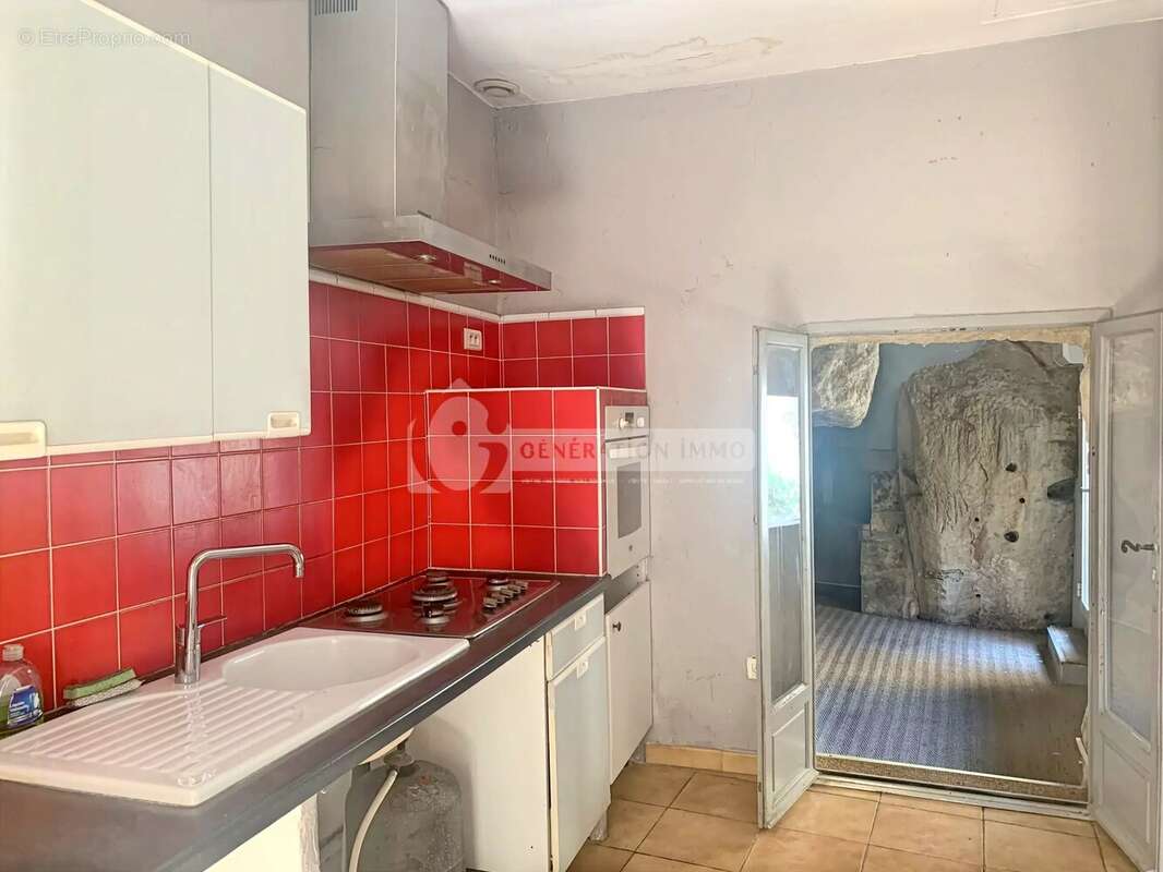 Maison à vendre dans le coeur du village de Fontvieille - photo 3