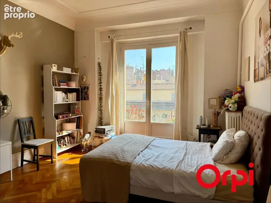 Appartement T4/5 lumineux de 122m² avec balcon et stationnement 13001 - photo 8