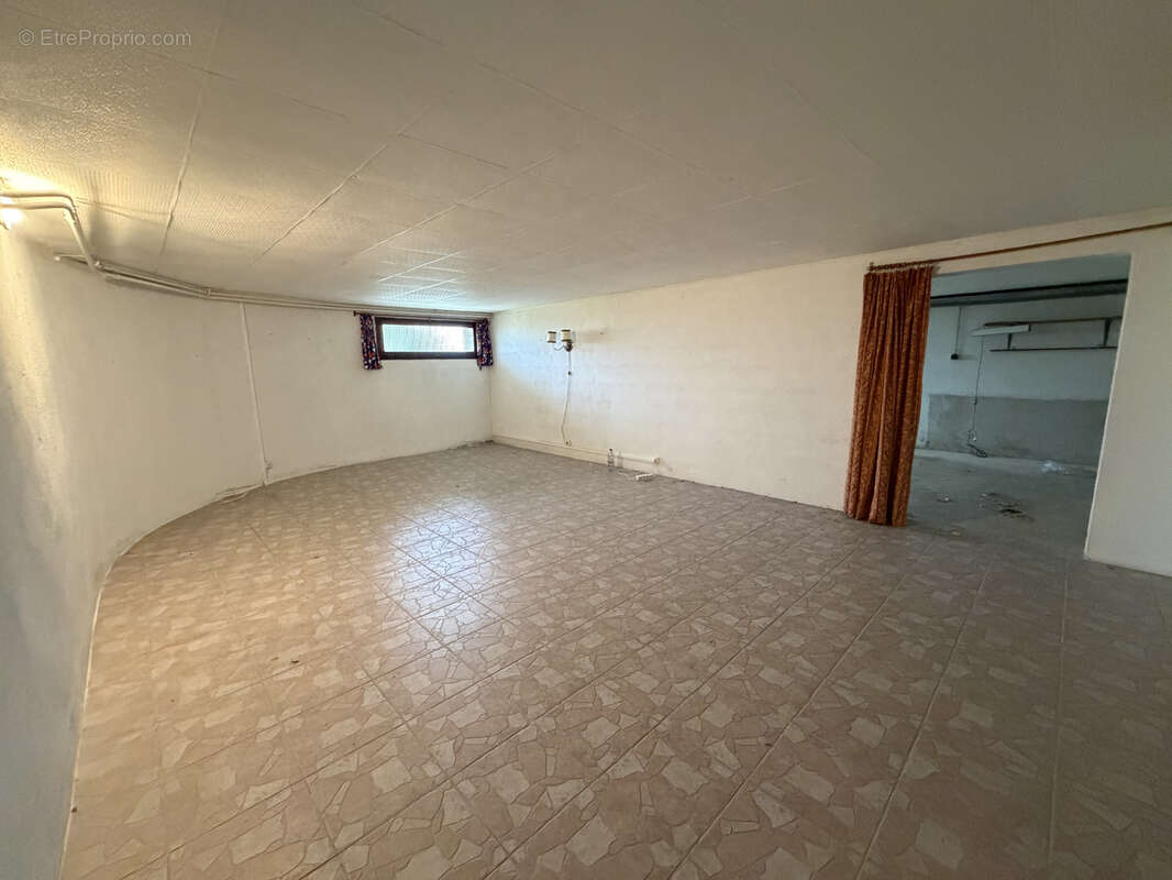 Coup de cœur assuré : Maison de qualité avec fort potentiel sur magnifique terrain de 5800 m2. - photo 17