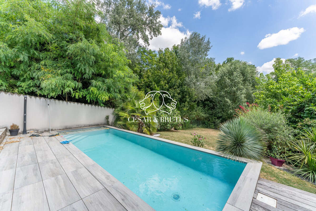 Maison 300 m² à Neyron  - photo 3