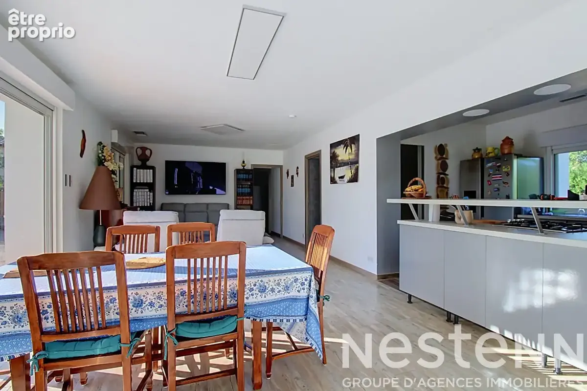 A VENDRE - Maison 70 m² , 2 chambres, piscine , garage , grand terrain idéal camping  car . - photo 6