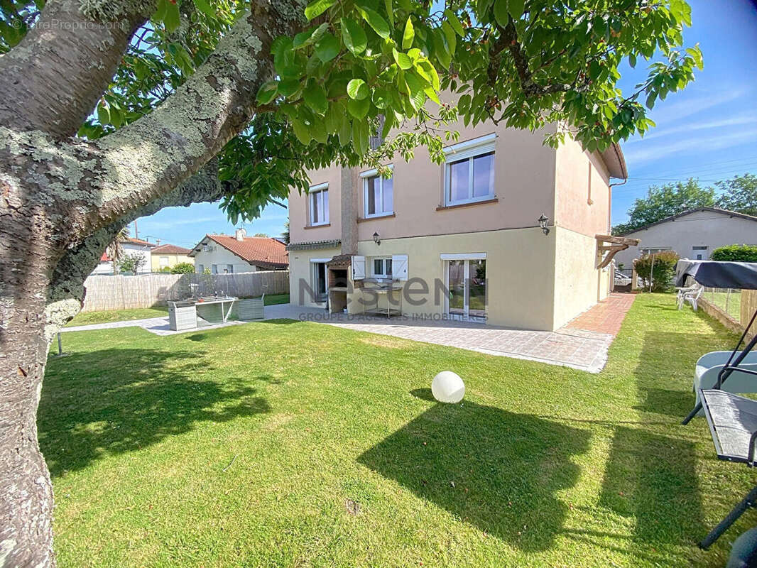 Maison à SEISSAN