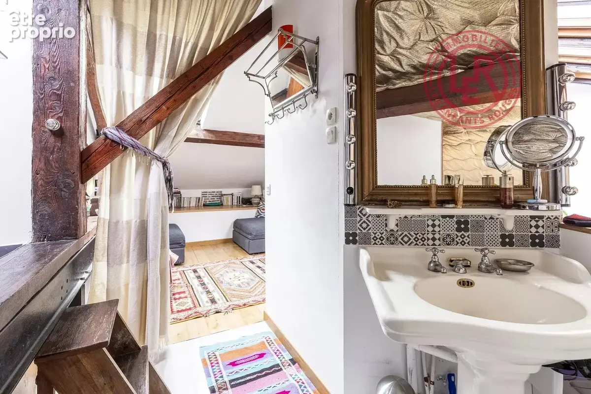 Paris 10ème - Petites Ecuries - Duplex de caractère - photo 8