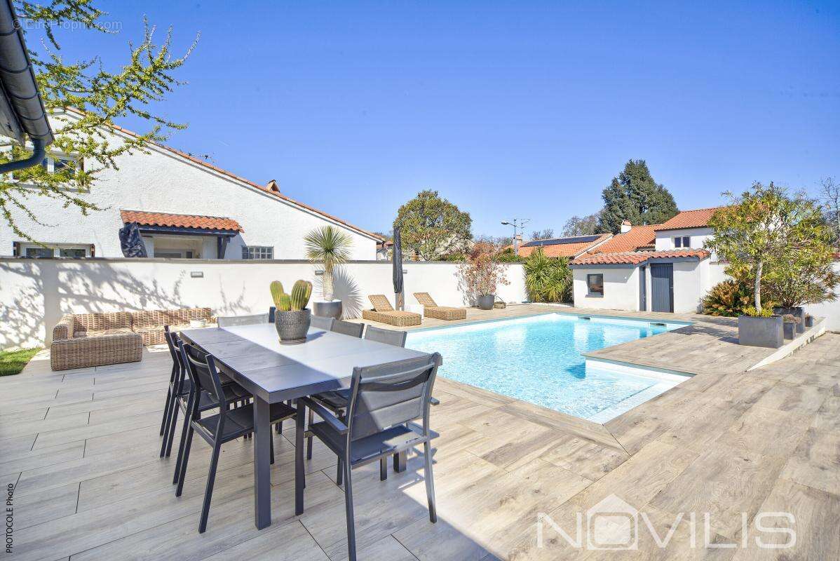 Maison à CASTELGINEST