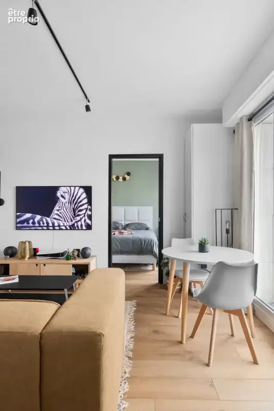 Levallois-perret - 2 pièces rénové avec balcon, étage élevé  - 450 000 euros fai - photo 2