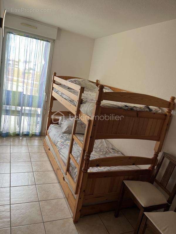 Dans résidence sécurisée face à la plage, appartement T5 avec terrasse, piscine et place de parking privative - photo 7