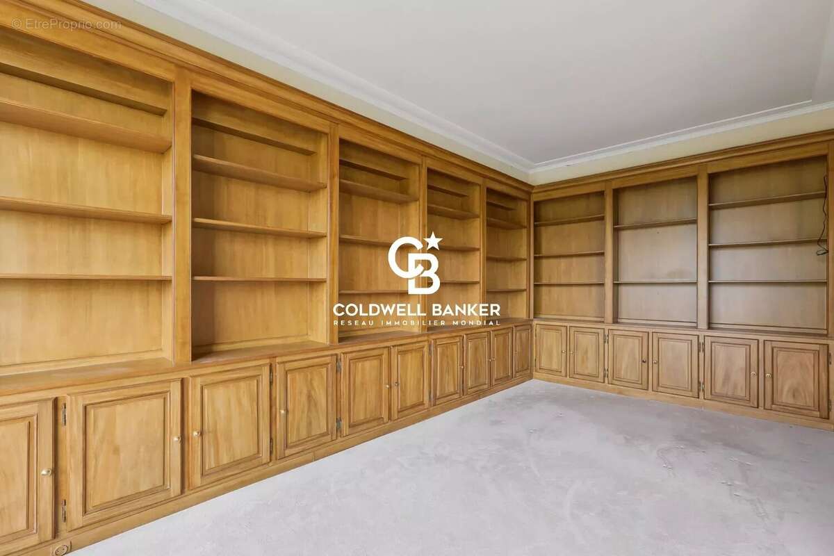 Appartement traversant avec balcons et vues verdoyantes face au Bois de Boulogne - photo 7