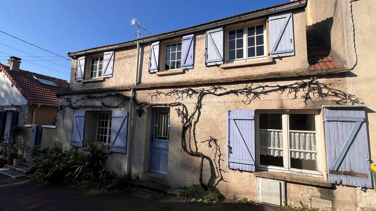 Maison à NEAUPHLE-LE-CHATEAU