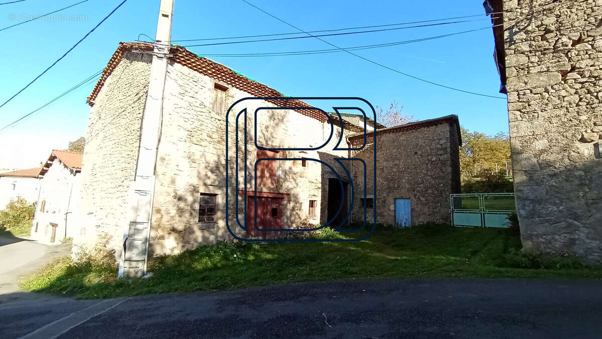 Maison à SAINT-GERVAIS-SOUS-MEYMONT