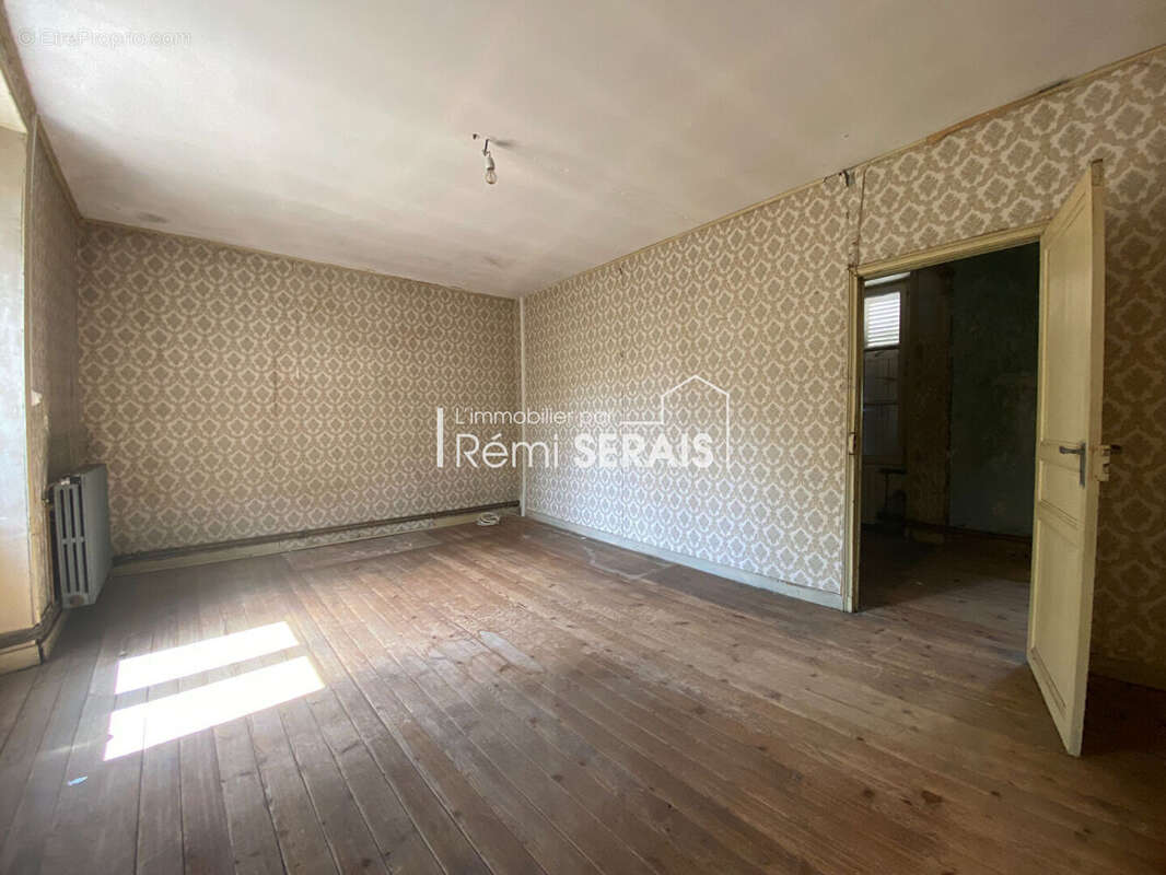 Maison à rénover avec dépendances et combles exploitables près de Potigny - photo 7