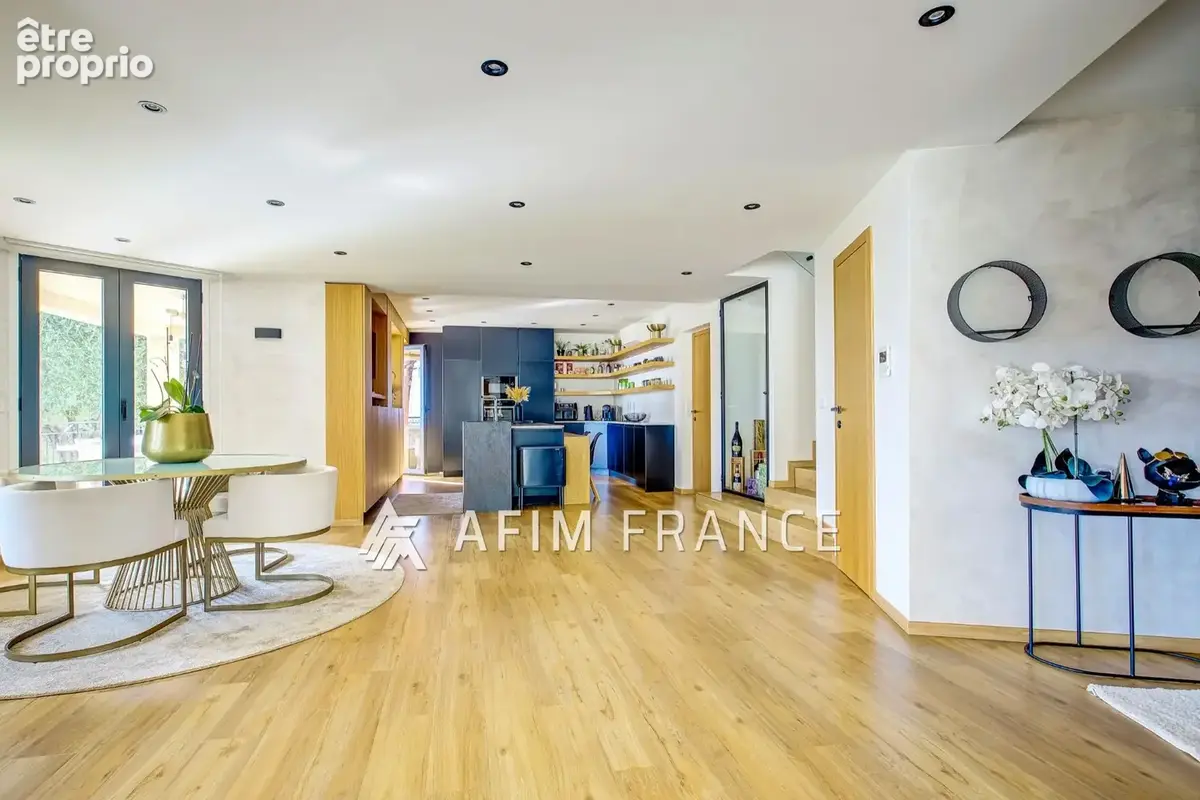 Maison 6 pièces 300 m² à vendre à Tourrette-Levens (06690) - photo 8