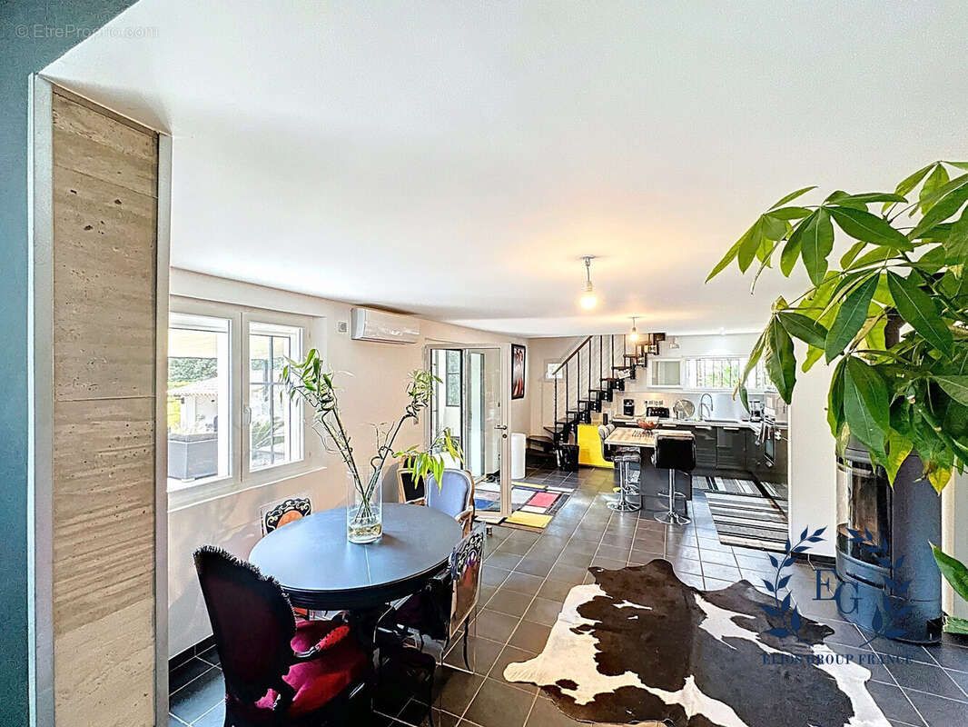 Maison à LA ROQUEBRUSSANNE