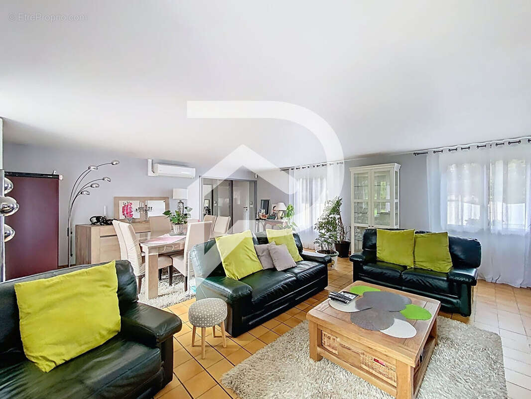 Maison à SAINTE-GEMME-MORONVAL