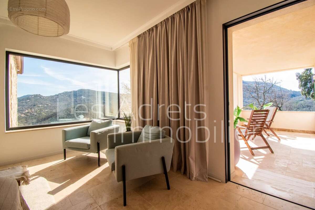 Maison à LES ADRETS-DE-L&#039;ESTEREL