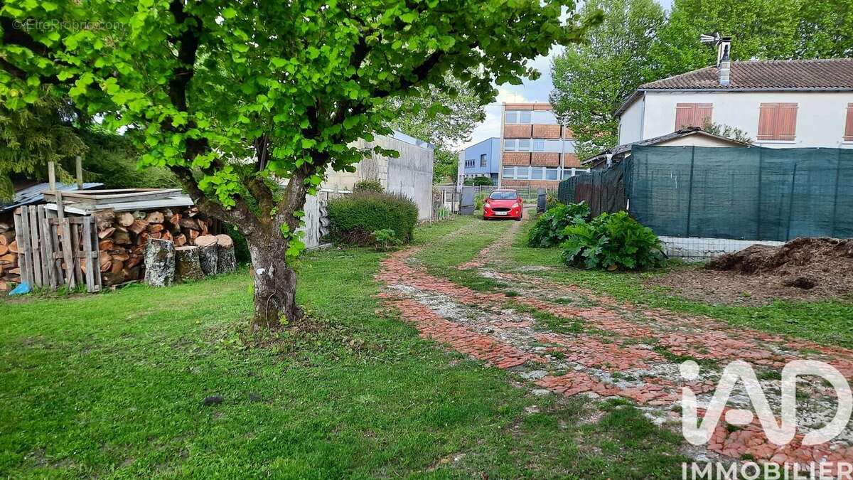 Photo 2 - Terrain à BARBEZIEUX-SAINT-HILAIRE