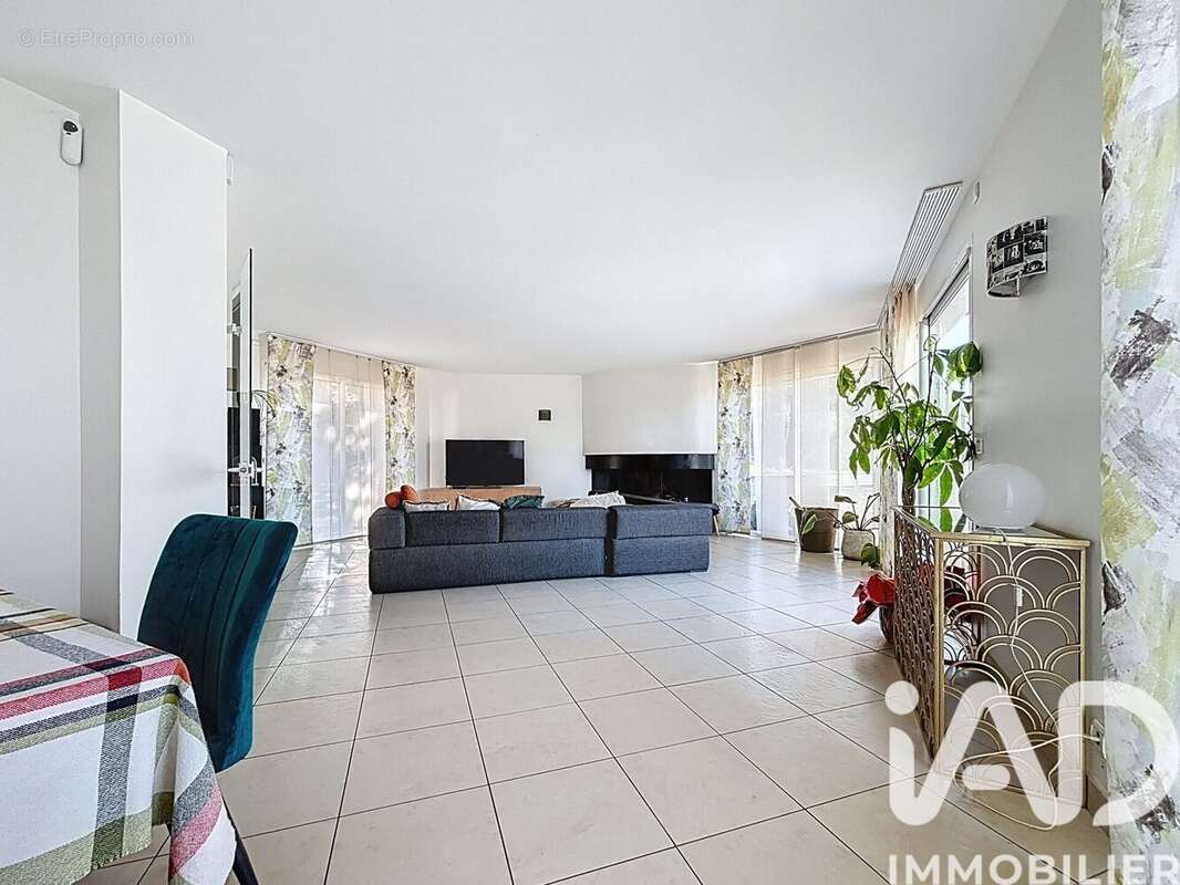 Maison 304 m² à Les Brunels  - photo 7