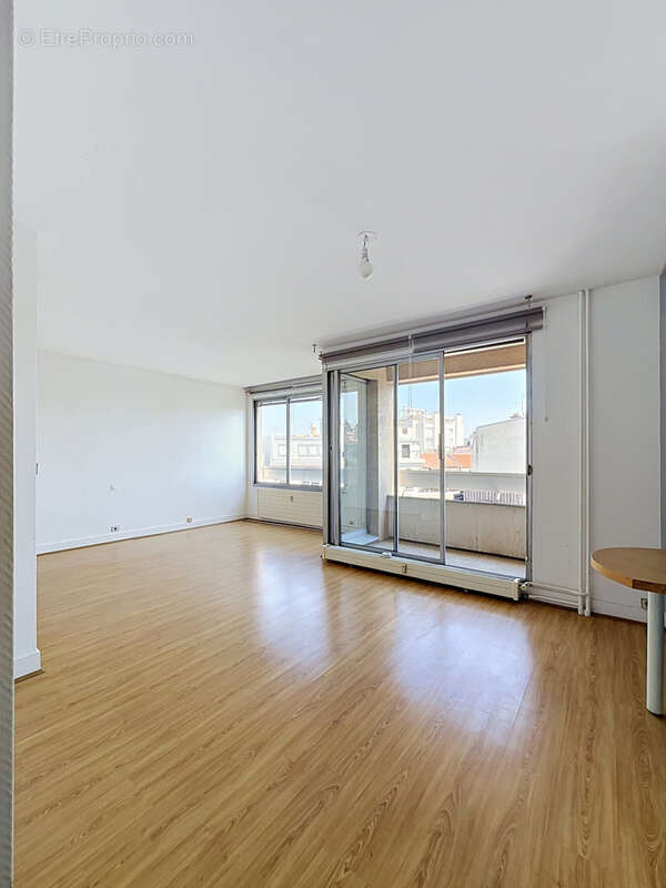Studio lumineux avec balcon - Hyper-centre Reims - photo 3