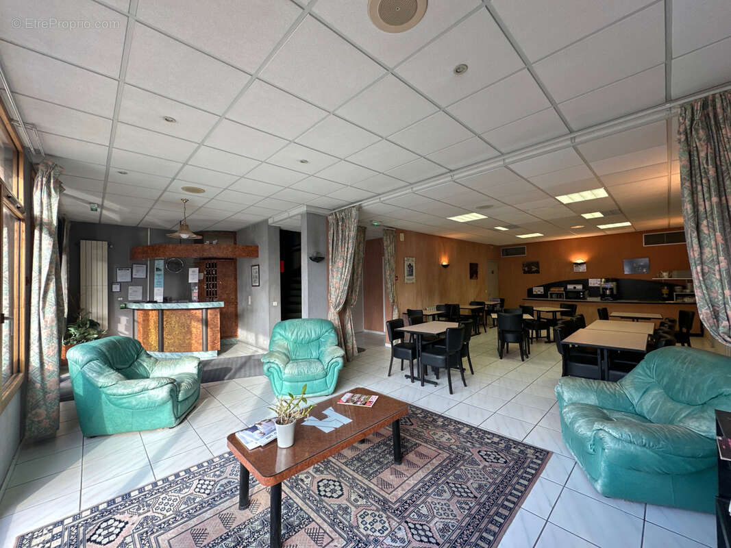 Commerce à DECAZEVILLE