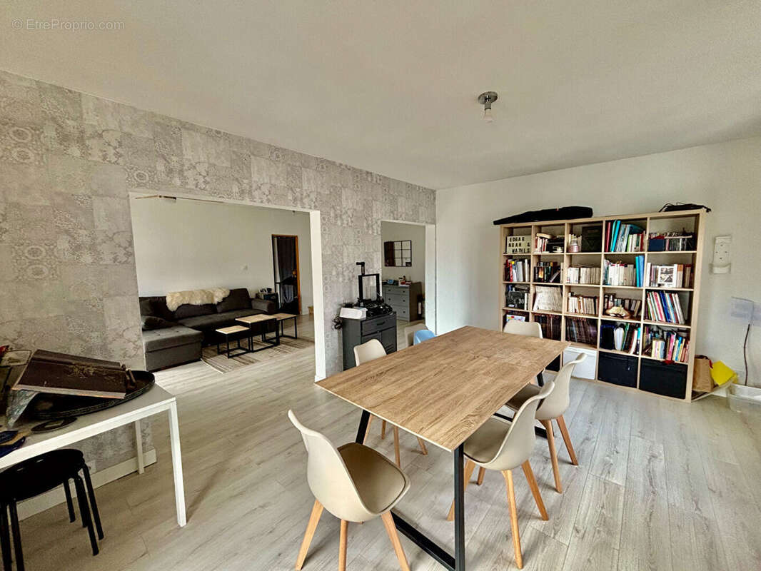 Appartement à RILLIEUX-LA-PAPE