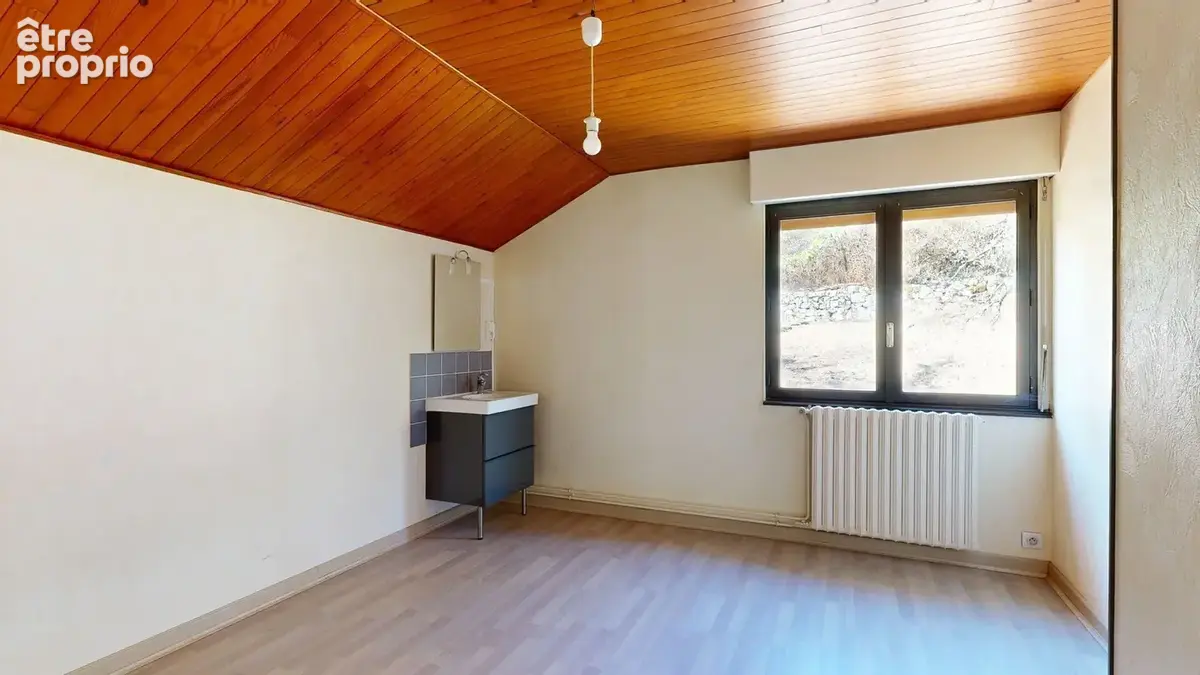 Besançon VELOTTE - Maison T8 sur terrain de 16 ares. - photo 9