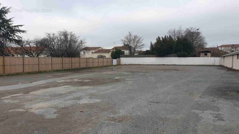 Commerce à FONTENAY-LE-COMTE