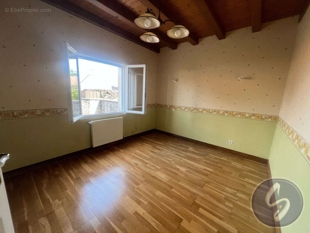 Maison à LA CRECHE