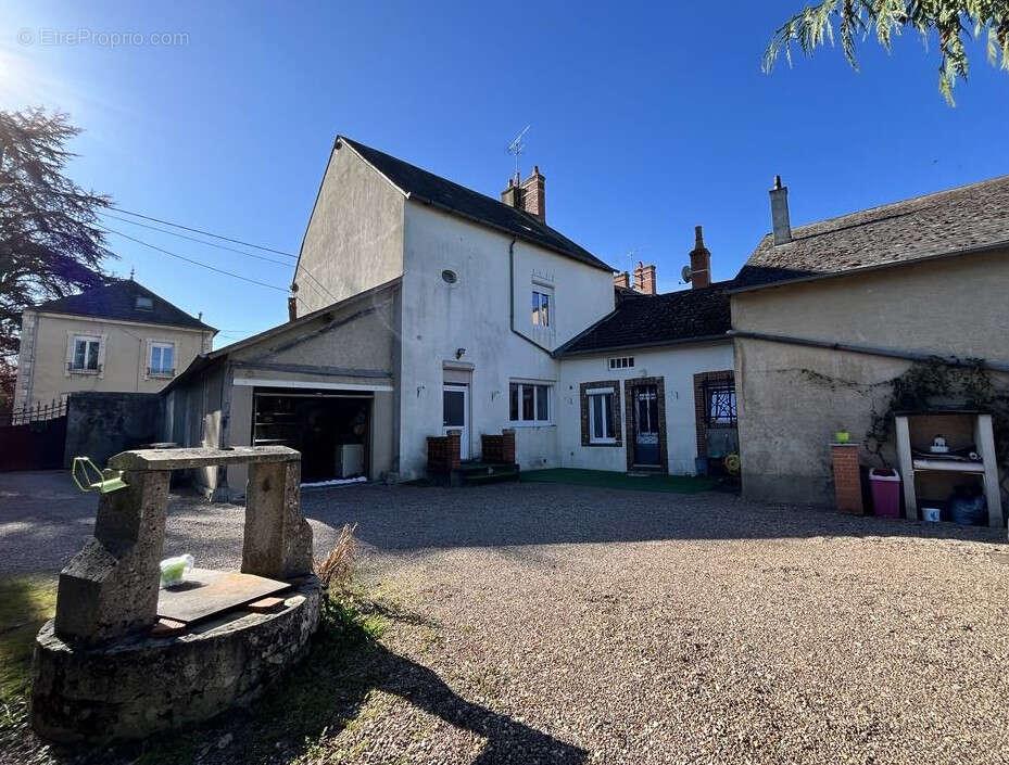 Maison à LA GUERCHE-SUR-L&#039;AUBOIS
