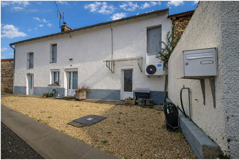 Maison à VENDEUVRE-DU-POITOU