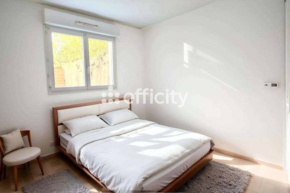 Appartement à LES PAVILLONS-SOUS-BOIS