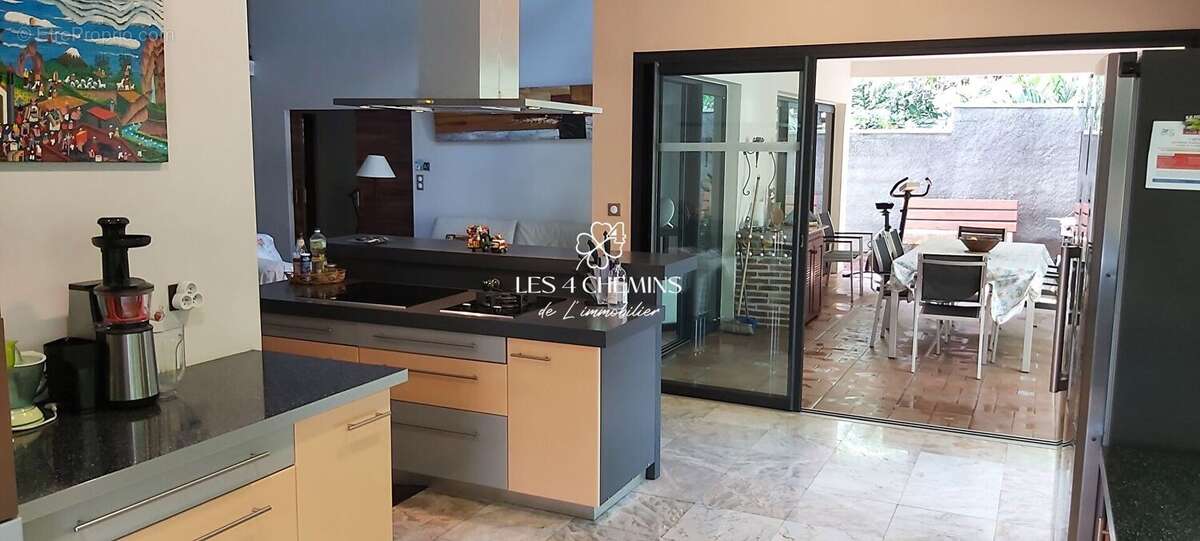 A vendre villa 5 pièces d'environ 210 m2, parcelle de 688 m2 - photo 6