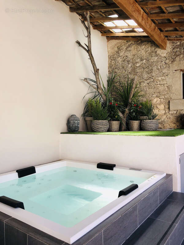 Maison à L'ISLE-SUR-LA-SORGUE