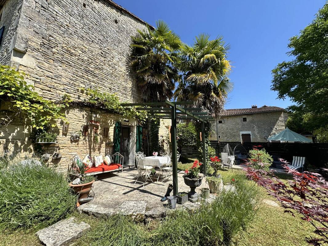Maison à AUNAC