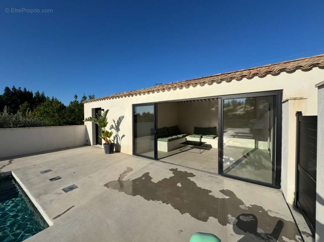 Maison à LAUDUN-L'ARDOISE