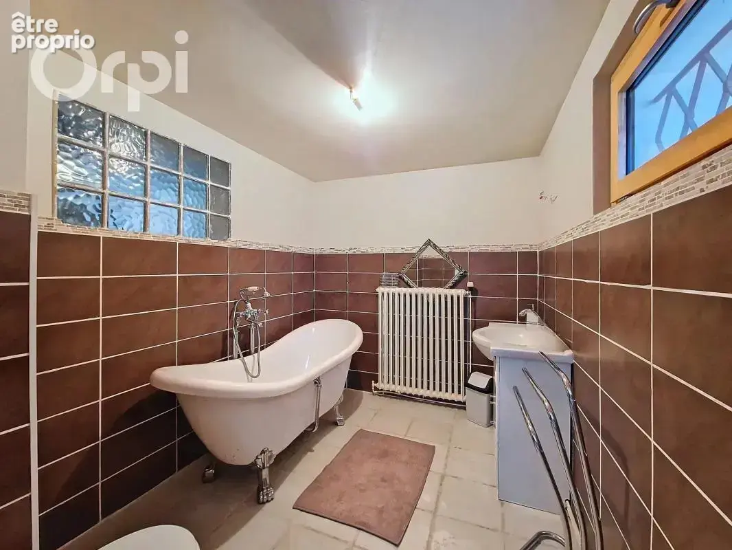 À Vendre maison 232 m2 et logement 50 m2 sur terrain de 2700 m2 - photo 17