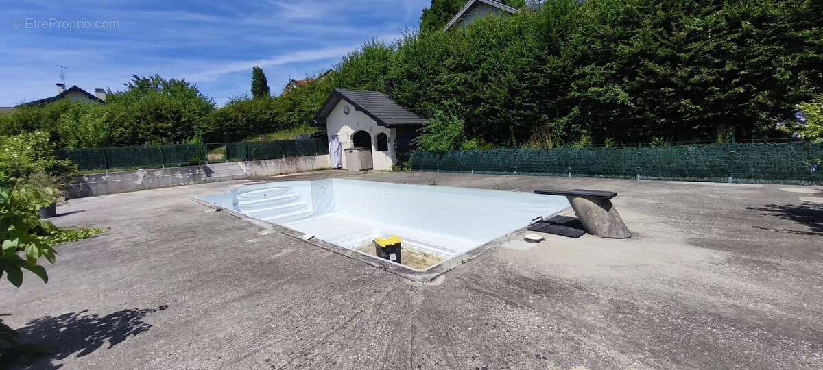 Terrain constructible de 998 m² avec piscine à Fillière - photo 2