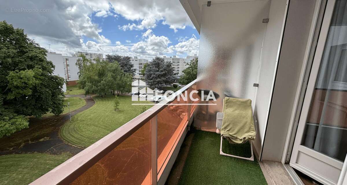RESIDENCE DE LA HAUTE CROIX - Appartement avec balcon cave et parking - photo 2