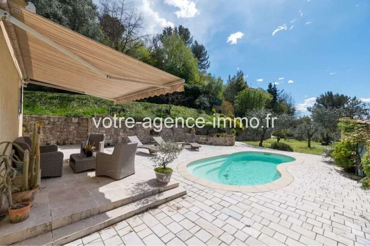 Peille, belle maison 105m² + garage 30m² Piscine + dépendance - photo 7