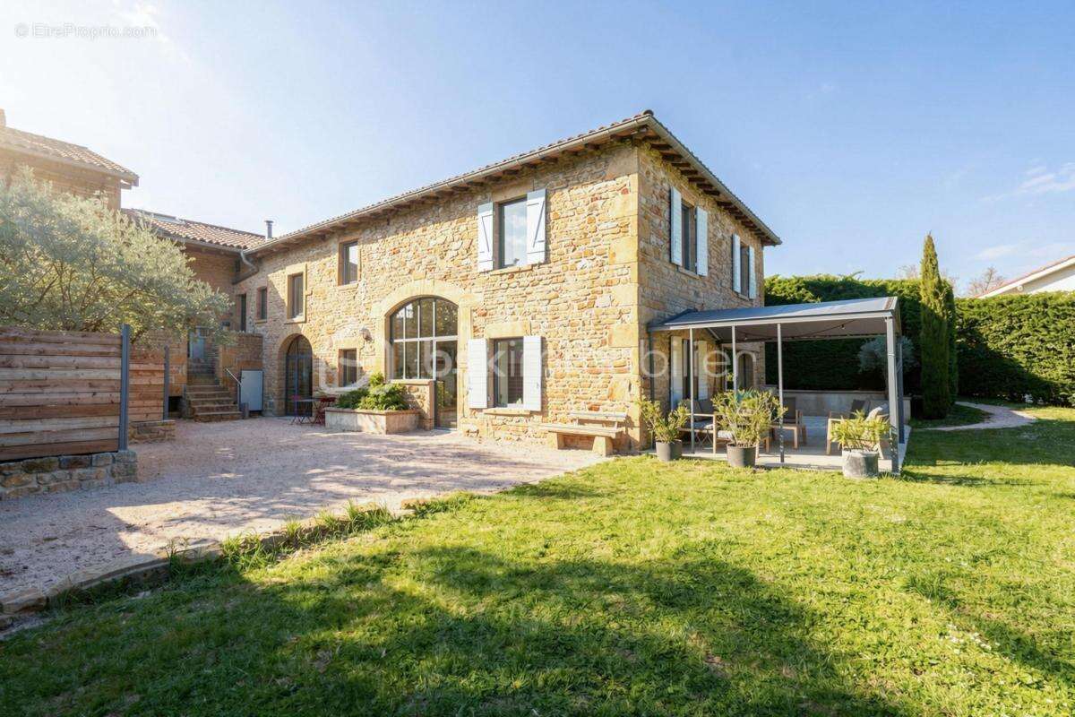 Ancien cuvier du XVIIIe siècle – 275 m² – Saint-Jean-des-Vignes - photo 2