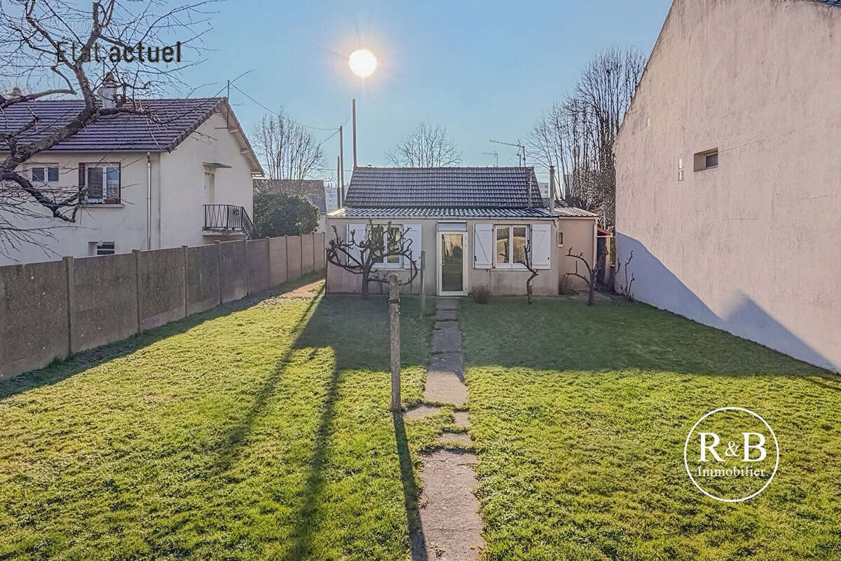 Maison à LES CLAYES-SOUS-BOIS