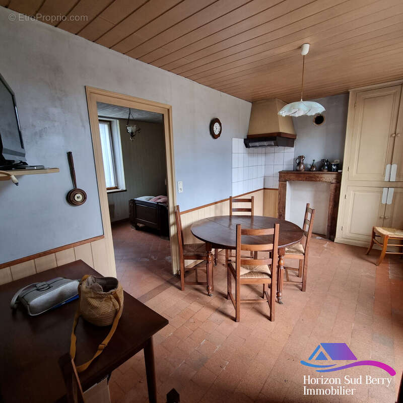 Entrée  - Maison à SAINTE-SEVERE-SUR-INDRE