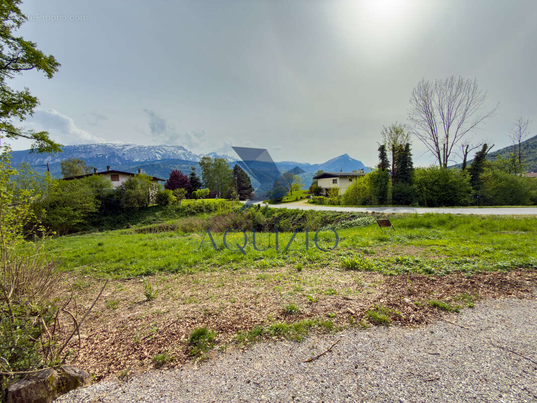 Terrain à MARIGNIER