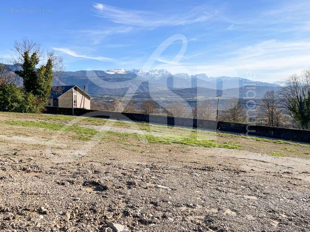 Terrain viabilisé (Lot 3) - Terrain à SAINT-PIERRE-D'ALBIGNY