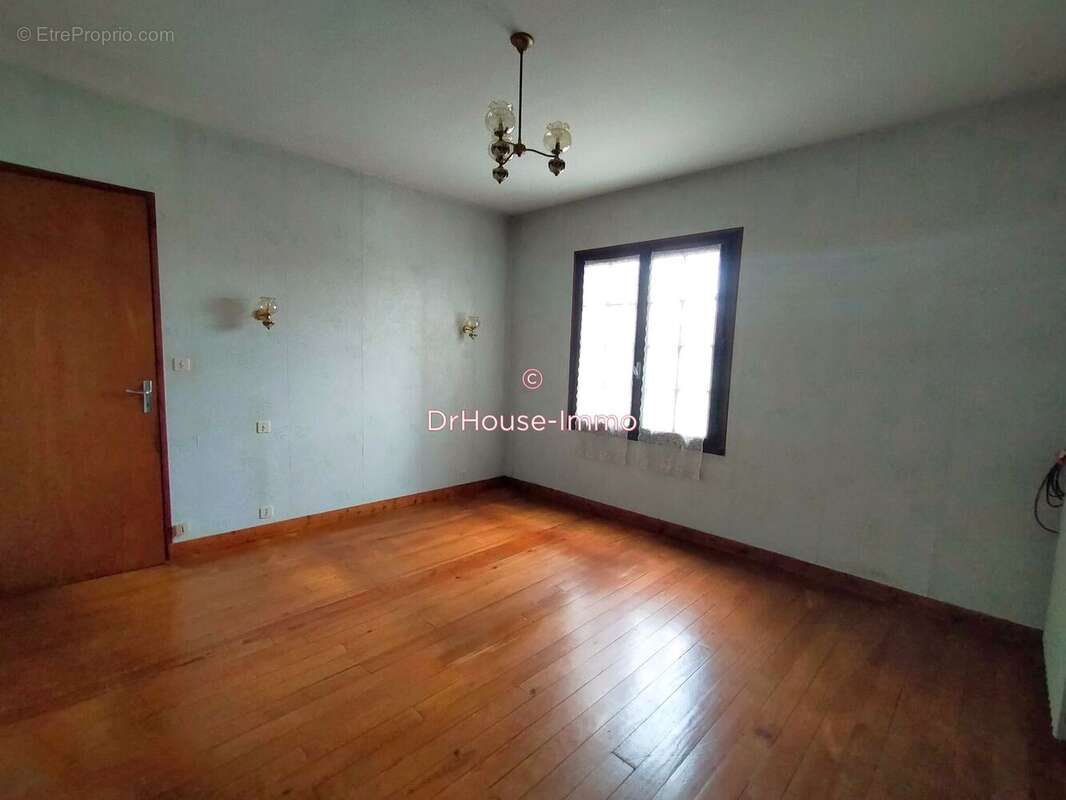 Maison à COURS-DE-PILE