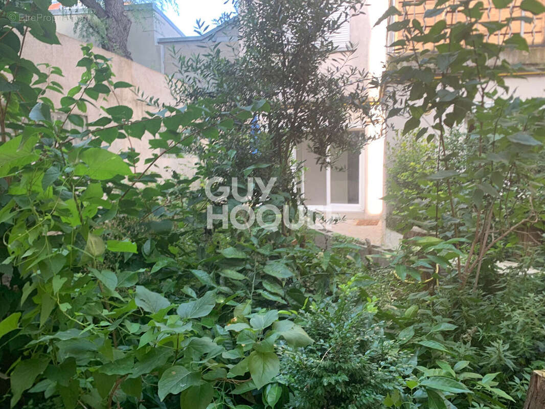 Appartement à LES LILAS