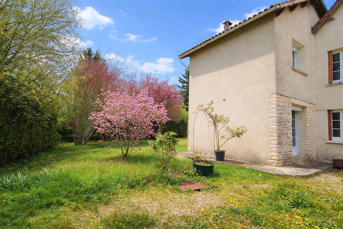 Maison à SAVIGNAC-LES-EGLISES