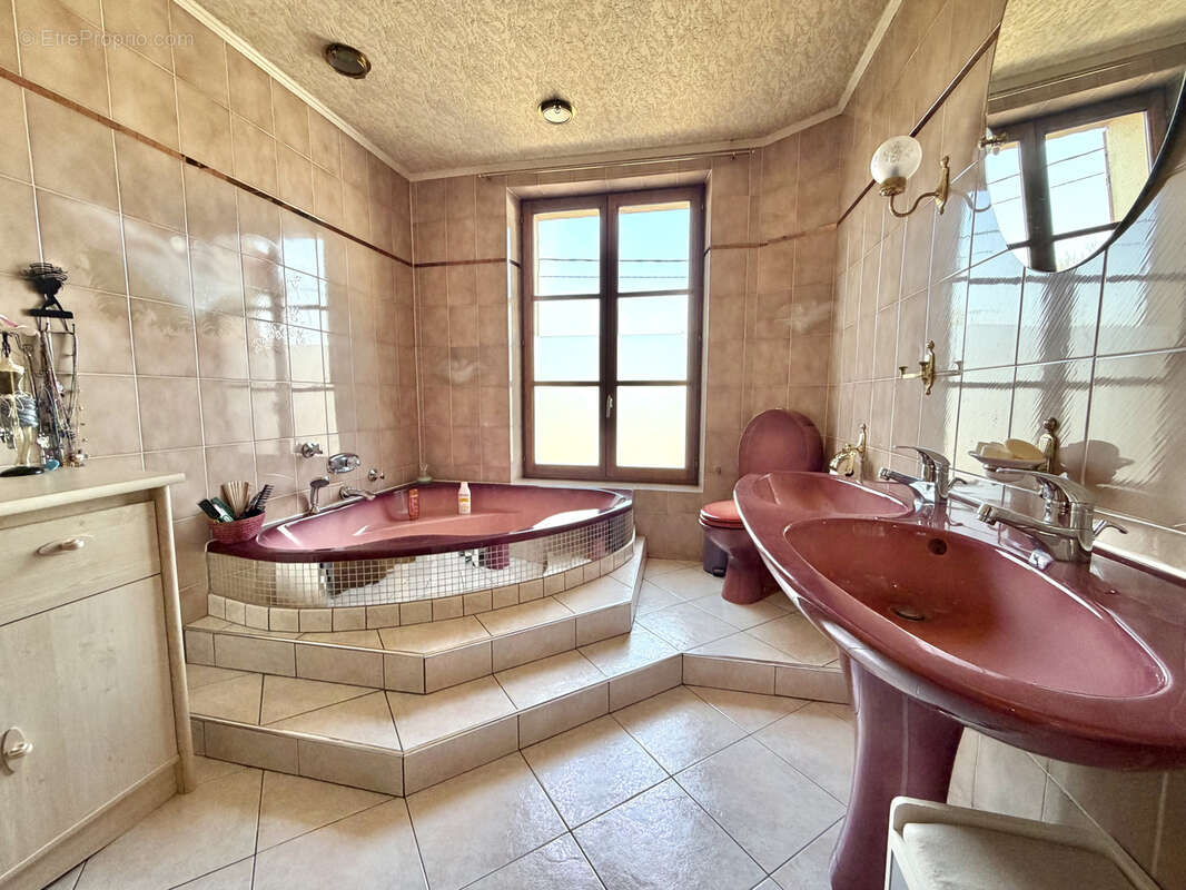 Maison à CONDE-SAINTE-LIBIAIRE