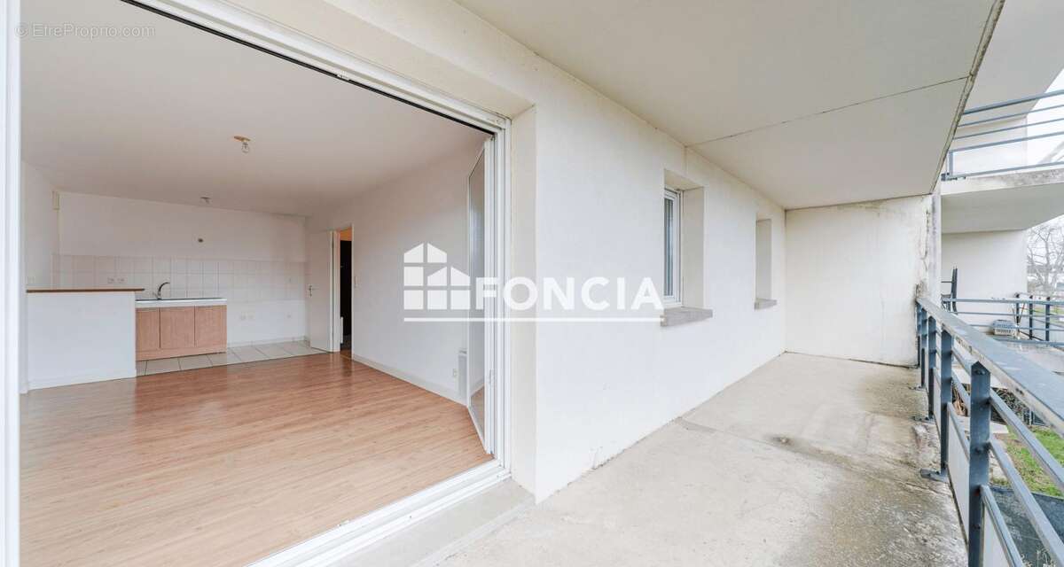 Tours-nord, proche tram et toutes commodites au calme, au sein d'une residence recente de standing, appartement t3 - photo 2