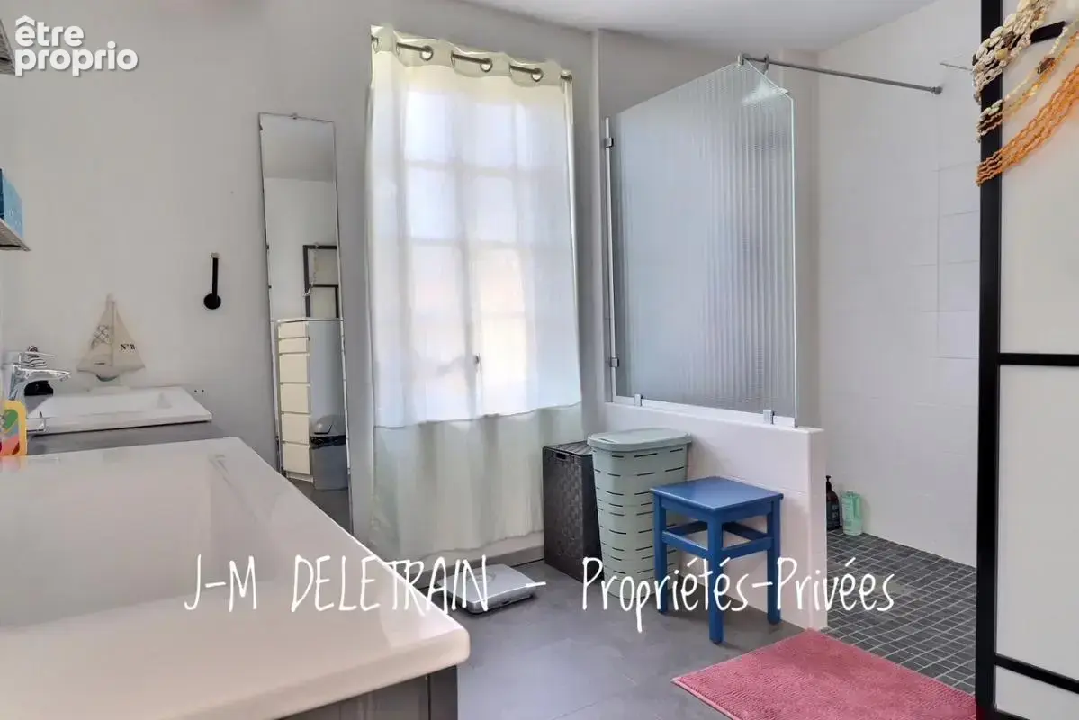 Vélines, maison de bourg en pierre avec atelier d'artiste et grandes dépendances - photo 9