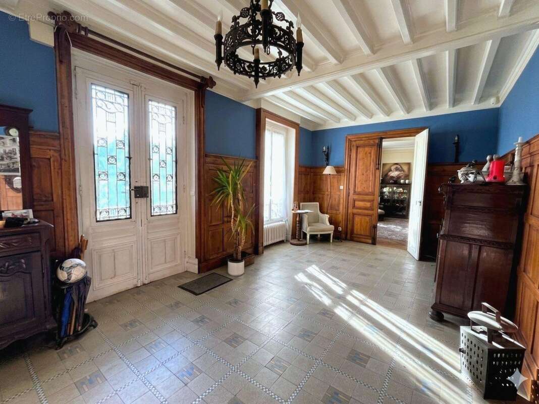 Maison à MANDRES-LES-ROSES