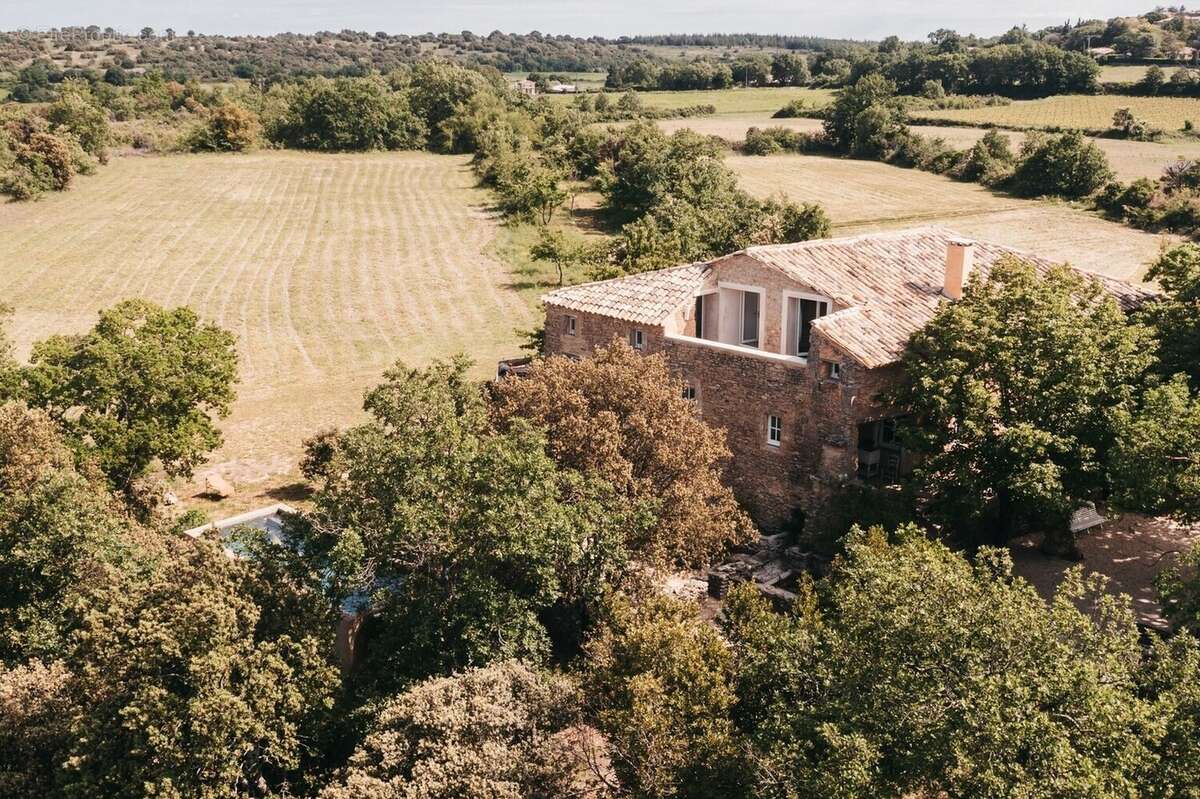 Maison 400 m² à Uzes  - photo 3